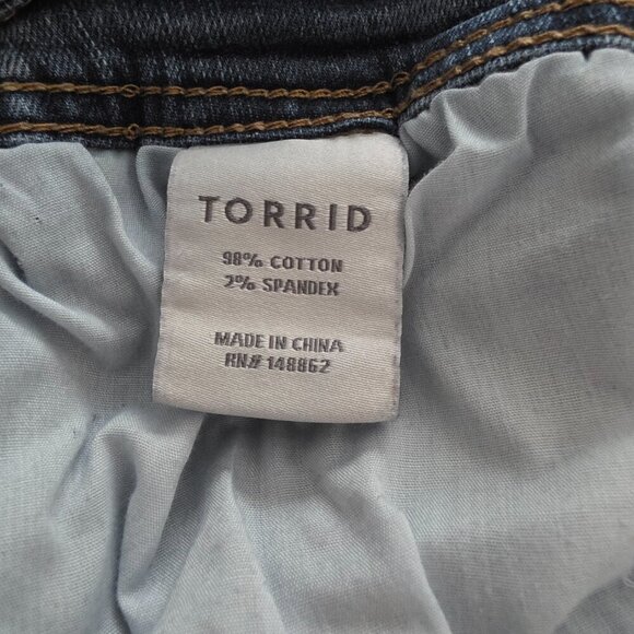 Torrid Woman's Distressed Wide Leg Raw Hem Blue Jeans Size 26R - Picture 4 of 8